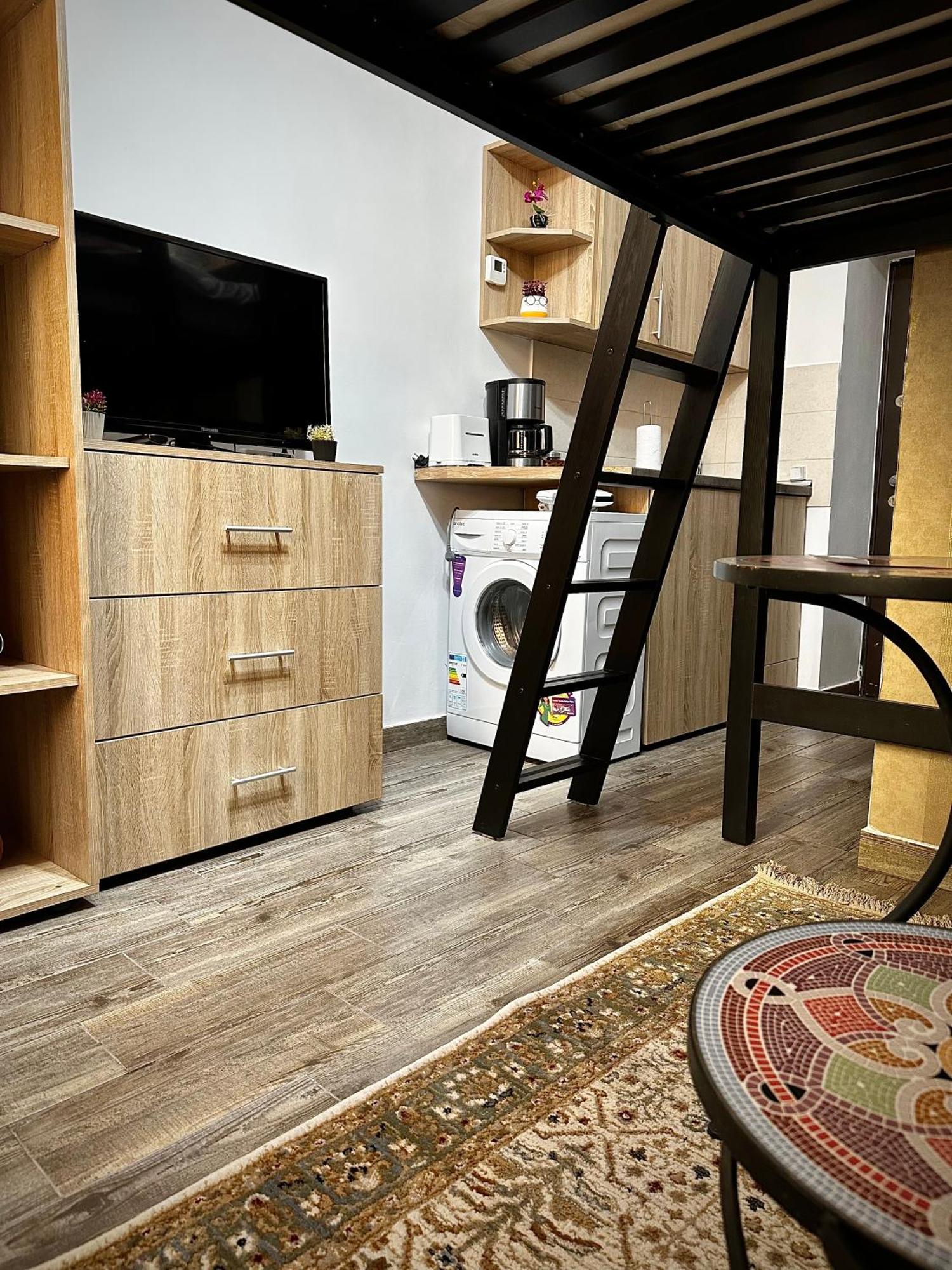 Ada's Luxury Apartament&studio - Old Apartment Brasov